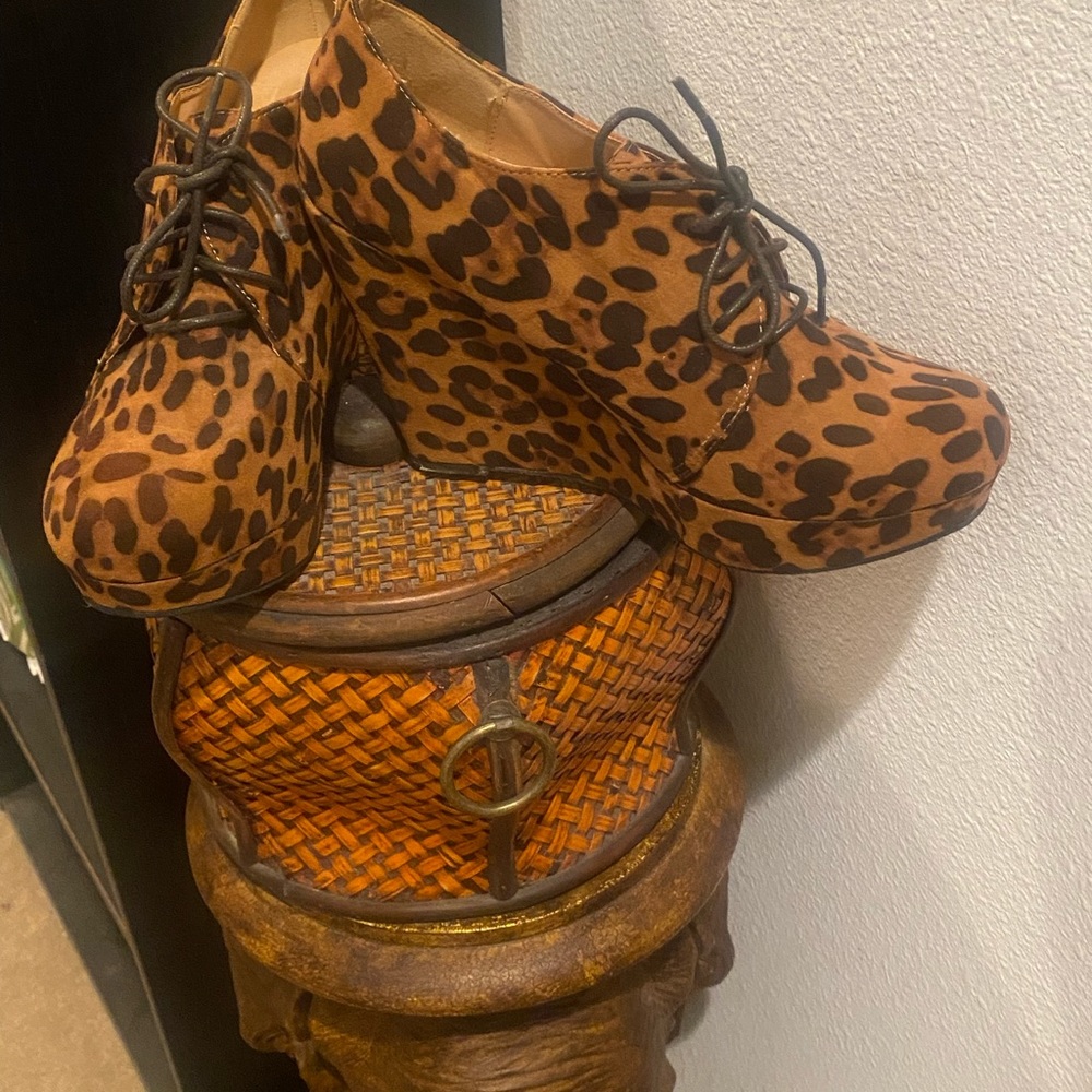 Leopard platform lace up shoes